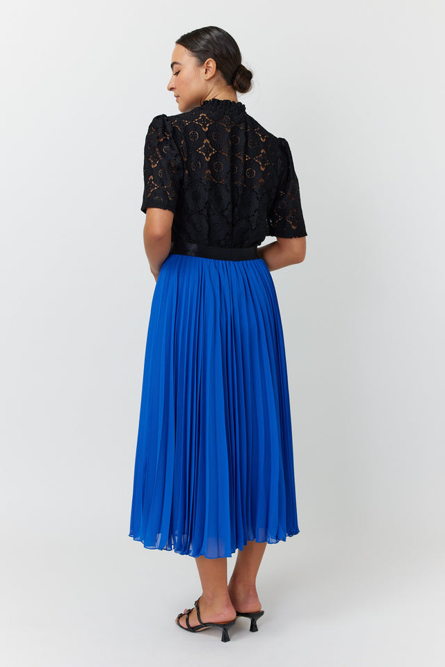 Billowy pleated skirt